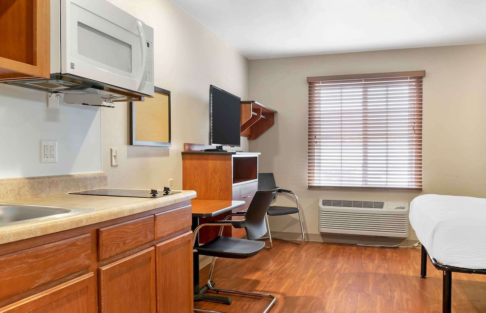 Woodspring Suites Grand Rapids South 31/42