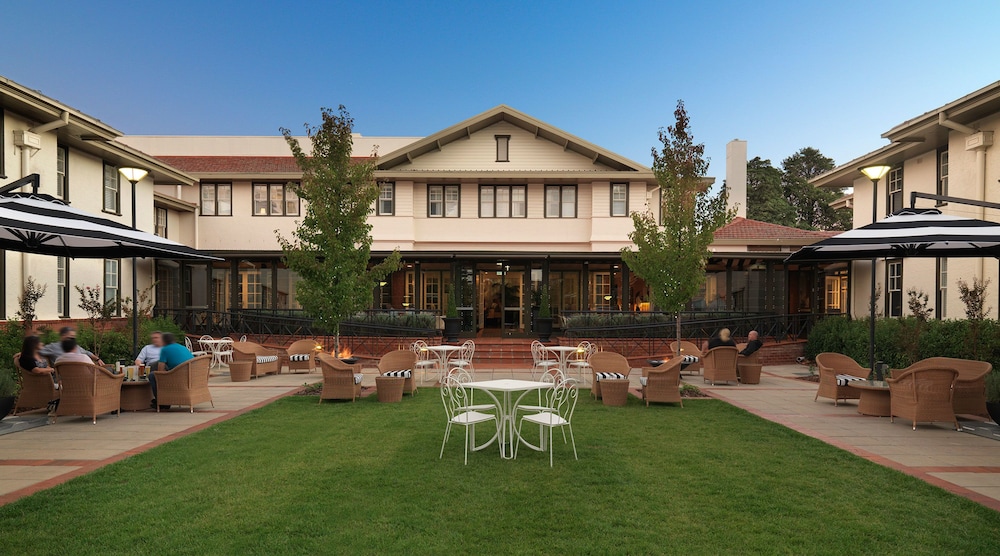 Hotel Kurrajong Canberra 64/67