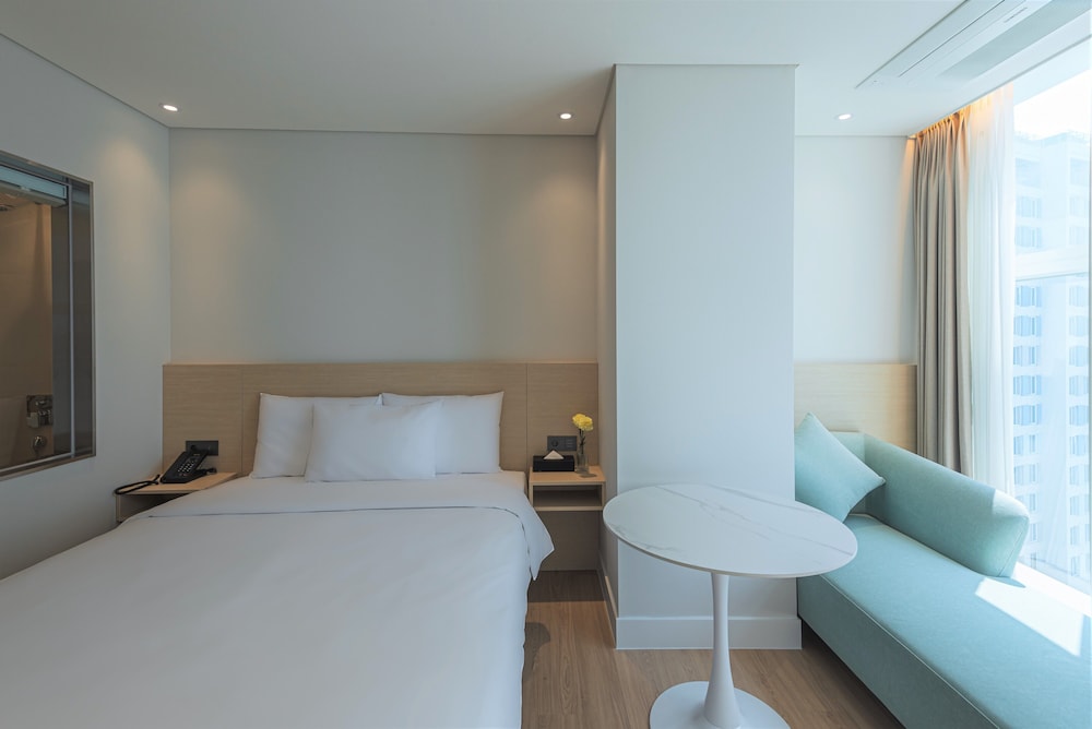The Marine View Hotel 10/50