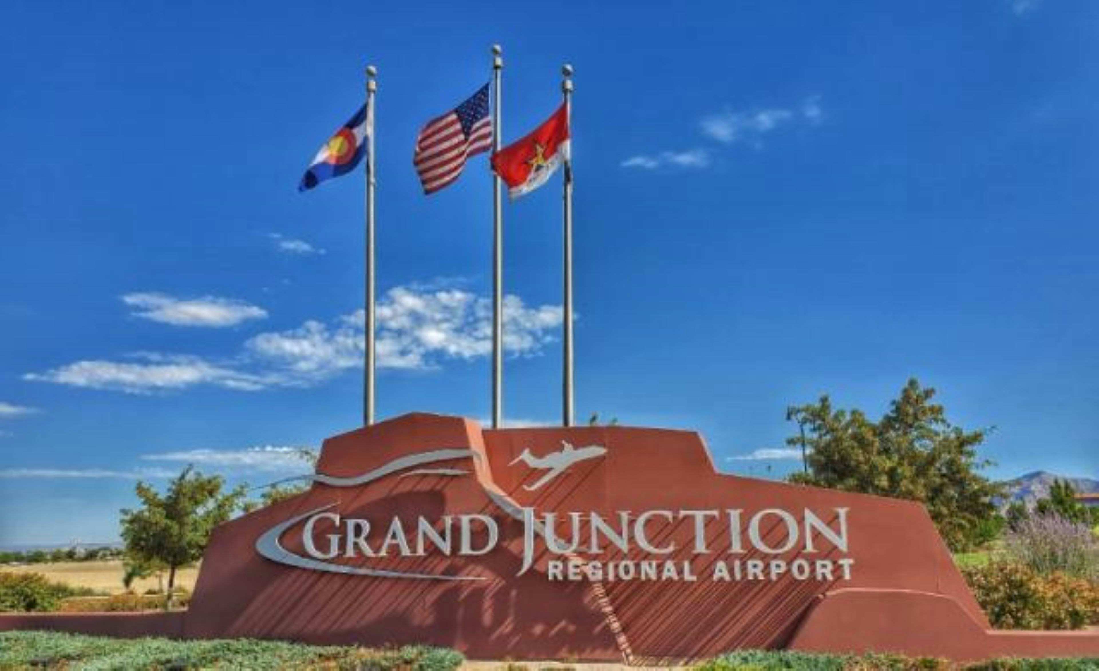 Holiday Inn Hotel Suites Grand Junction Airport 68/68