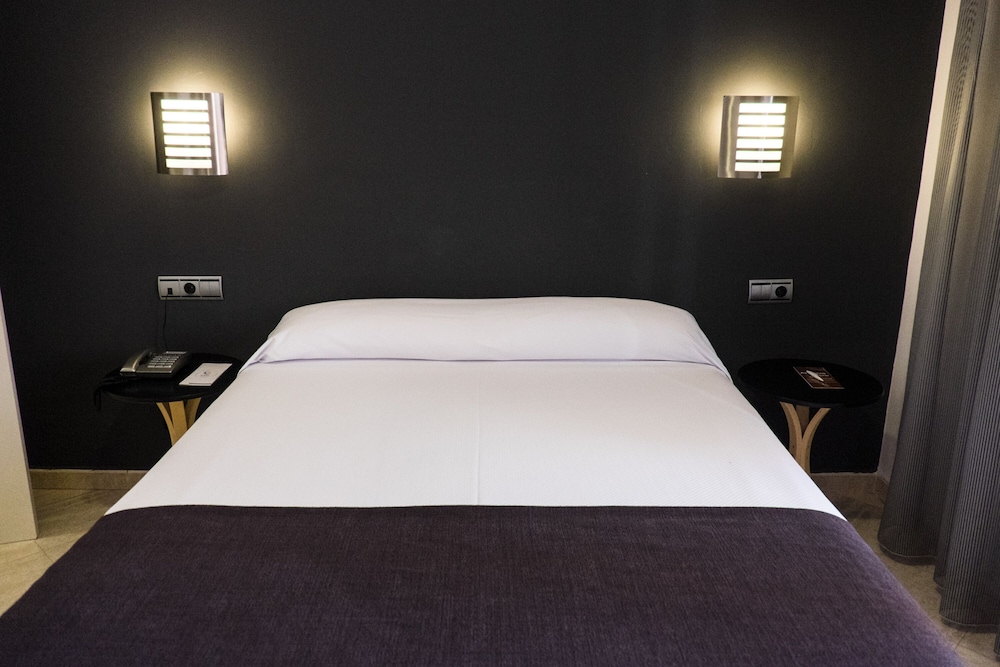 Hotel Spa Cadiz Plaza 36/70