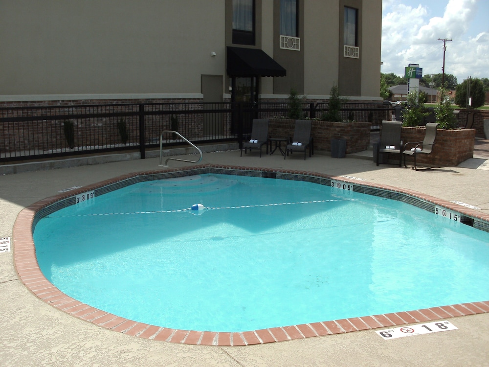 Holiday Inn Express New Albany 32/59