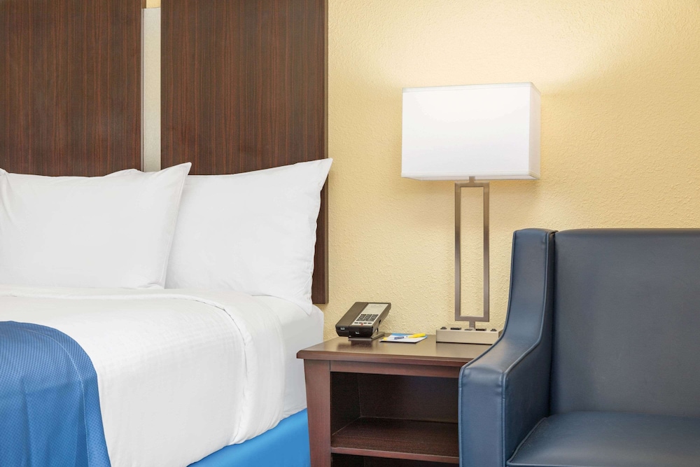 Days Inn by Wyndham Muscle Shoals 16/32