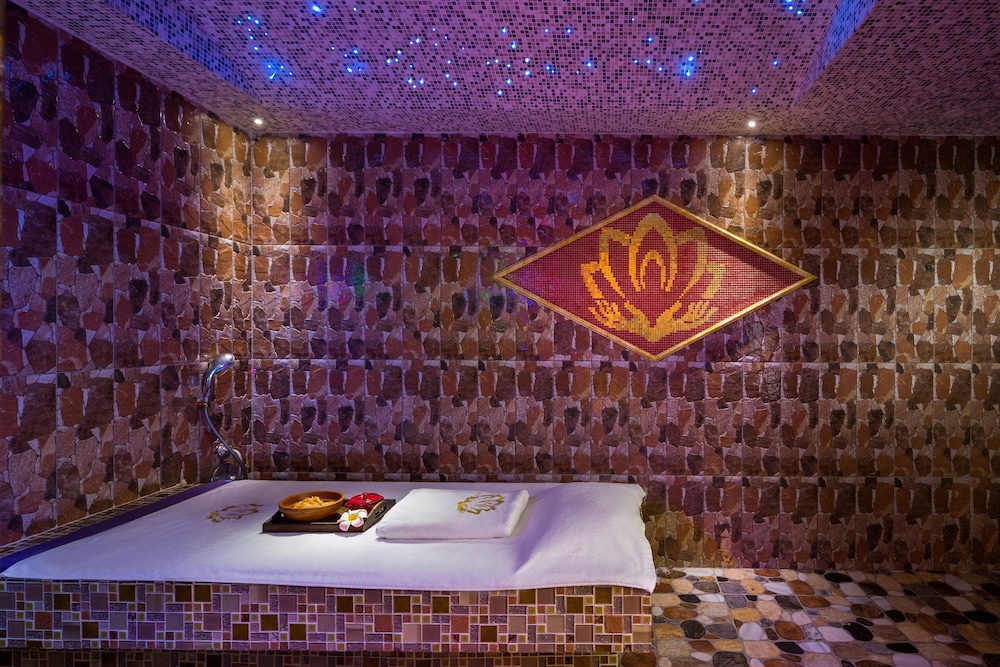 Metropolitan Al Mafraq Hotel 40/71