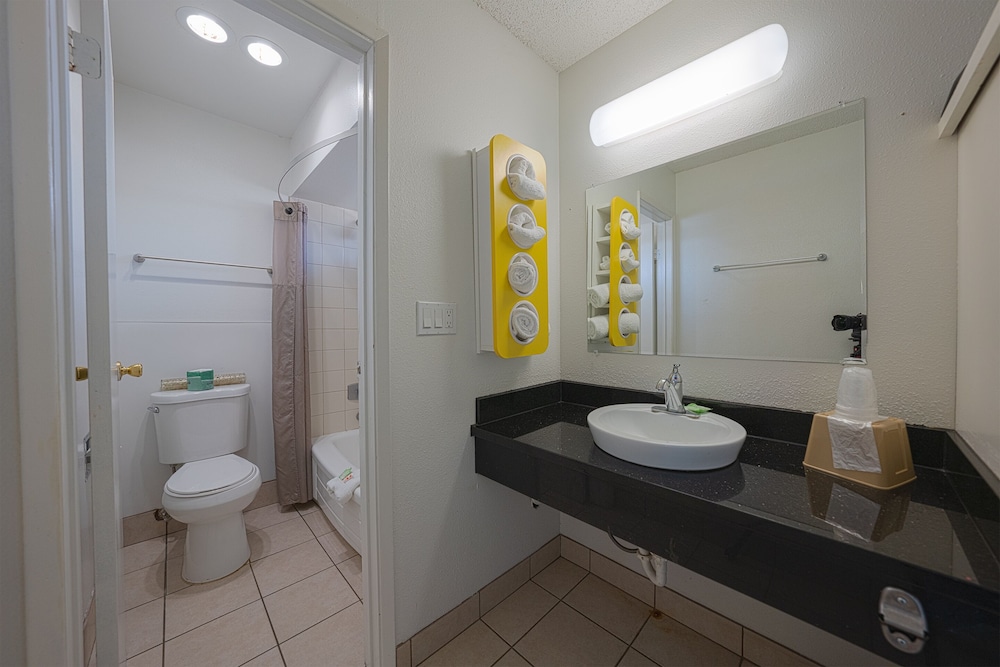 Travelodge Inn & Suites by Wyndham Saint Helens OR 33/37