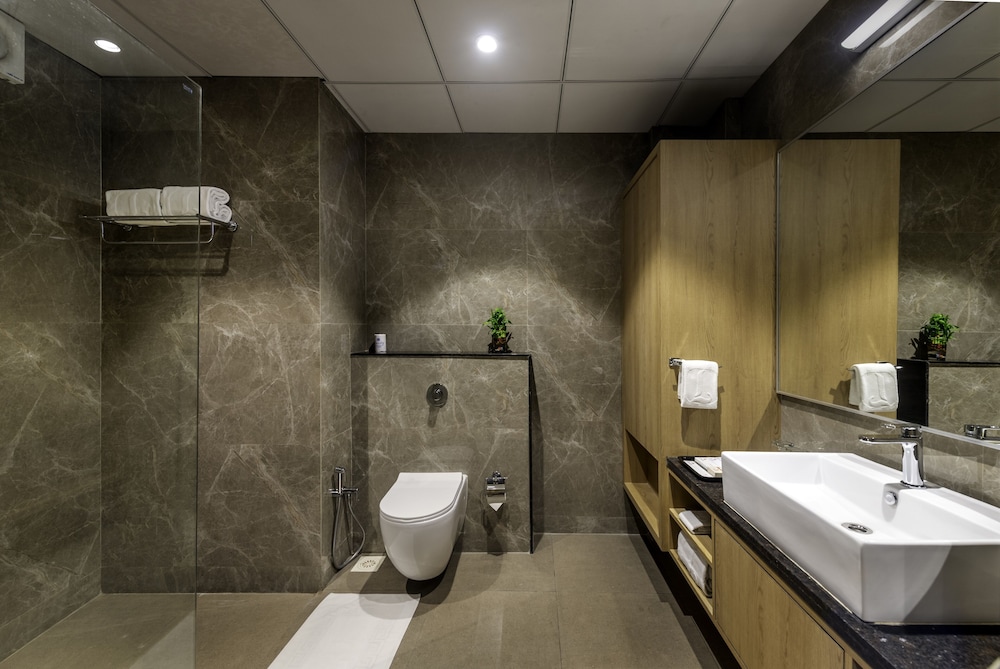 Suite, King Bed