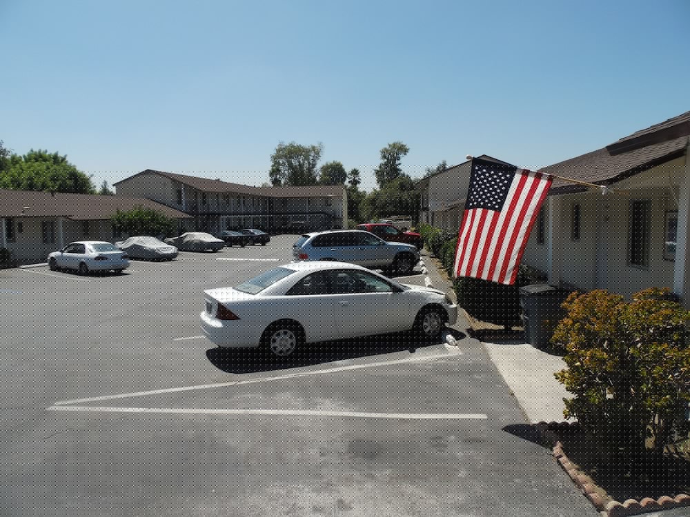 Hi-Way Host Motel 44/56