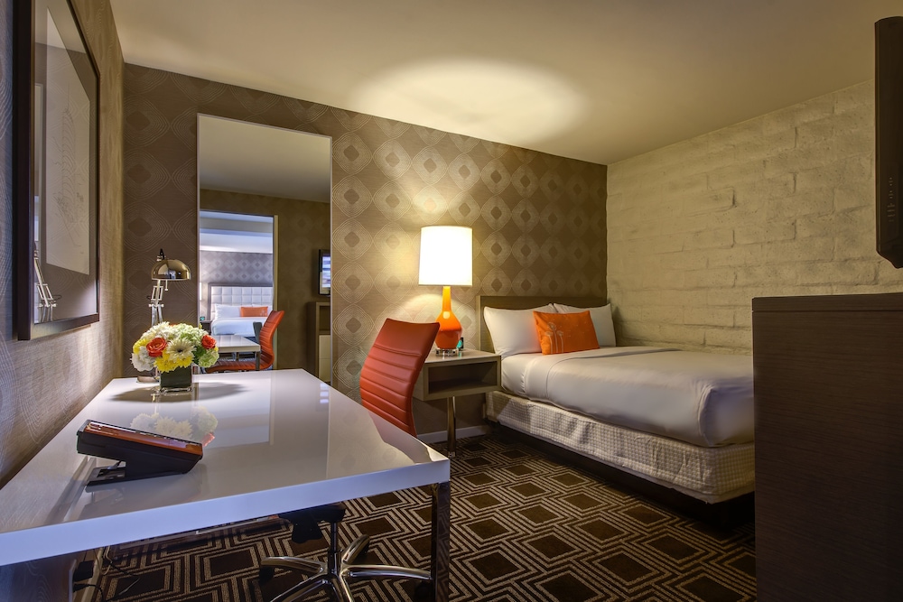 Portola, Suite, 1 King and 1 Single Beds