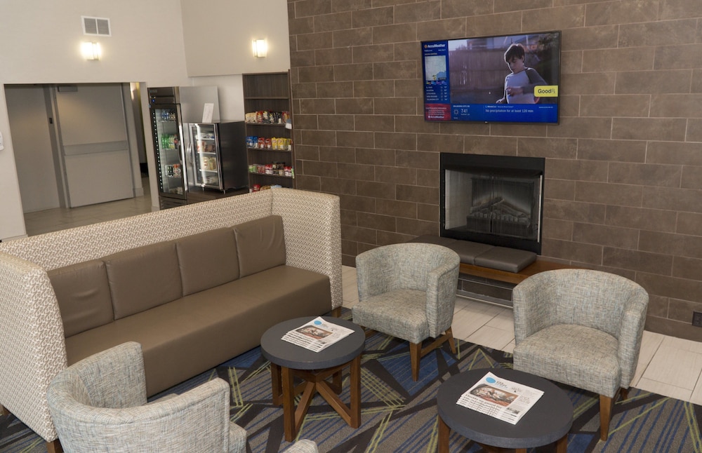 Holiday Inn Express Hotel & Suites Madison 48/60