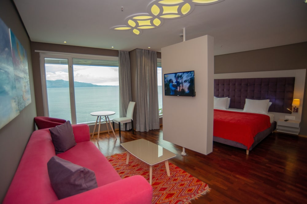 Bougainville Bay Hotel 32/50