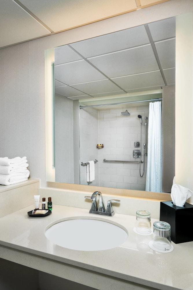 Memphis Riverline Hotel 38/40