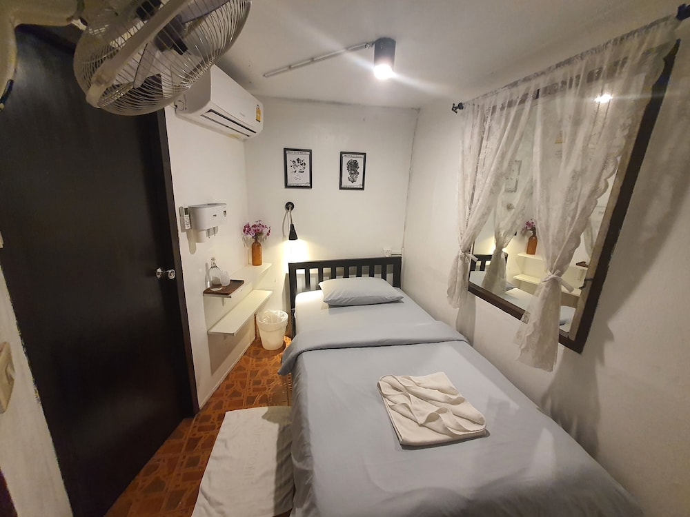 Hostel 16 27/72