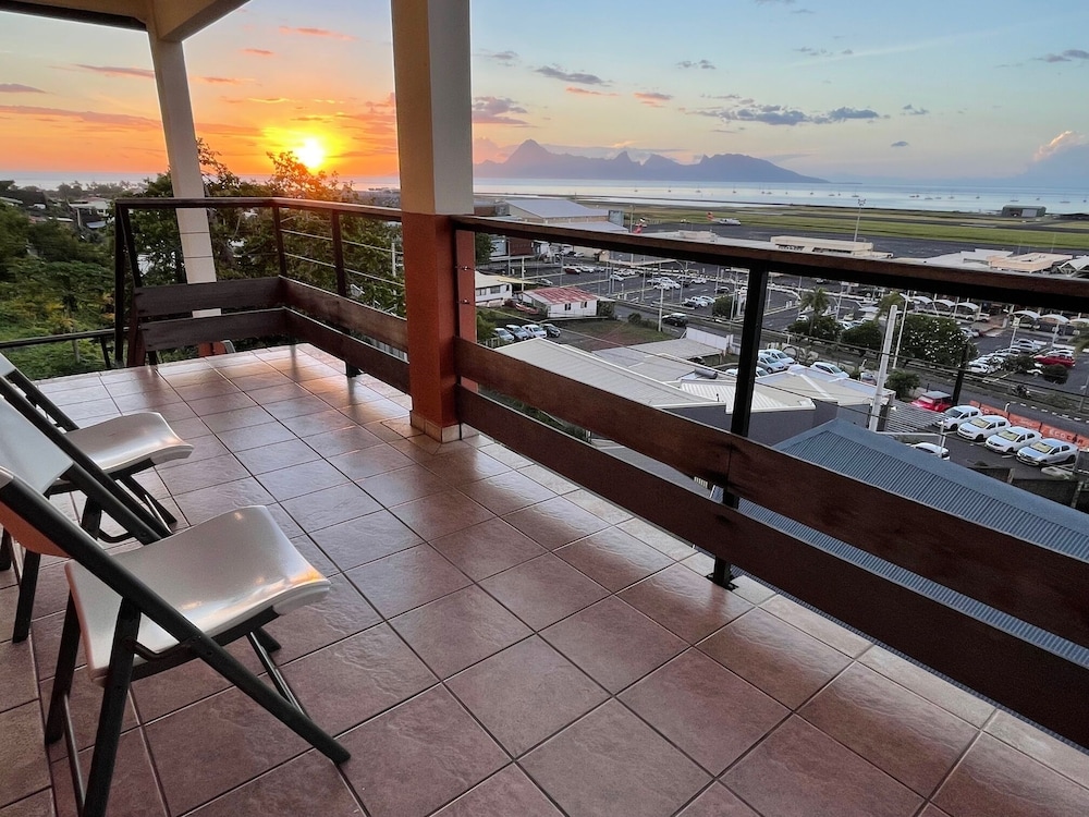 Tahiti Airport Motel 46/64