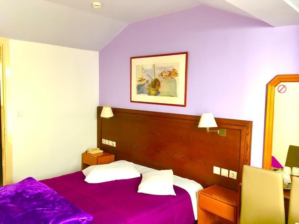 Aiolos Hotel 8/42