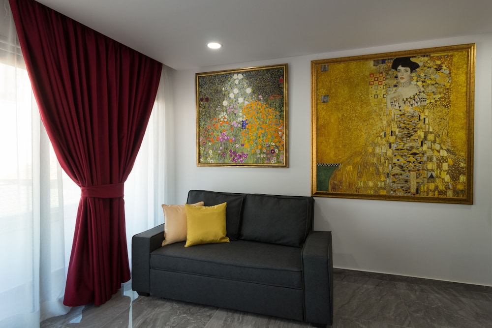 Art & Wine Studios And Apts 27/50