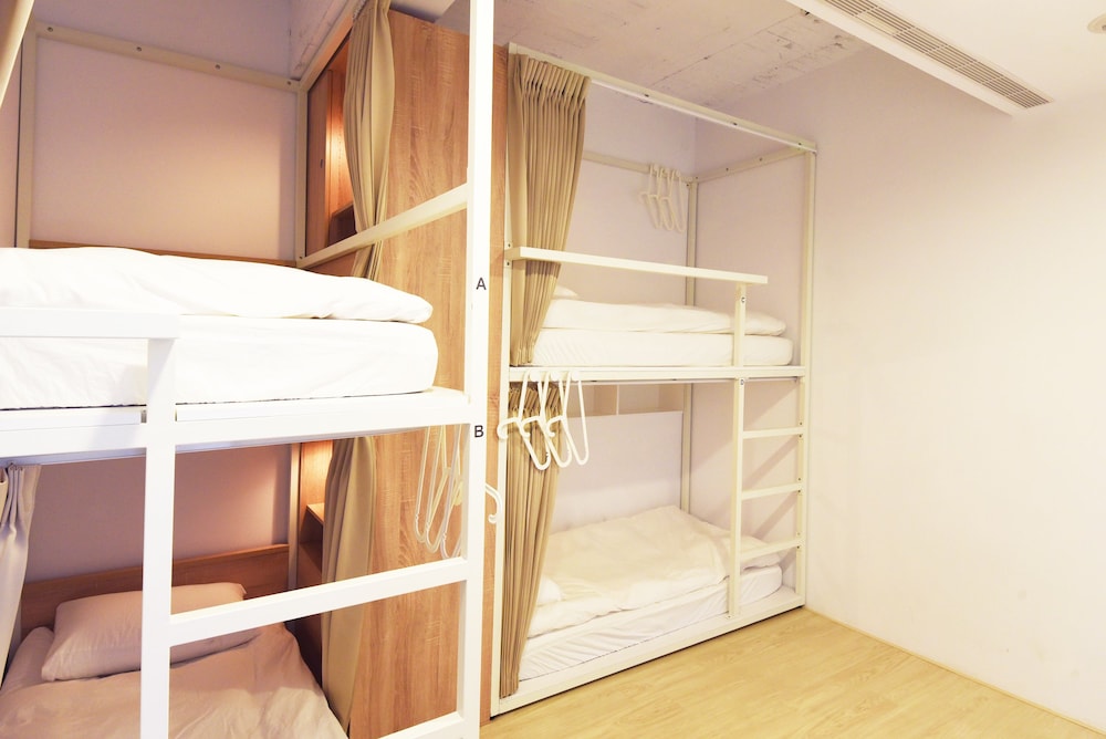 FEMALE DORM, FEMALE ONLY, STANDARD, 4 BEDS, SHARED BATHROOM