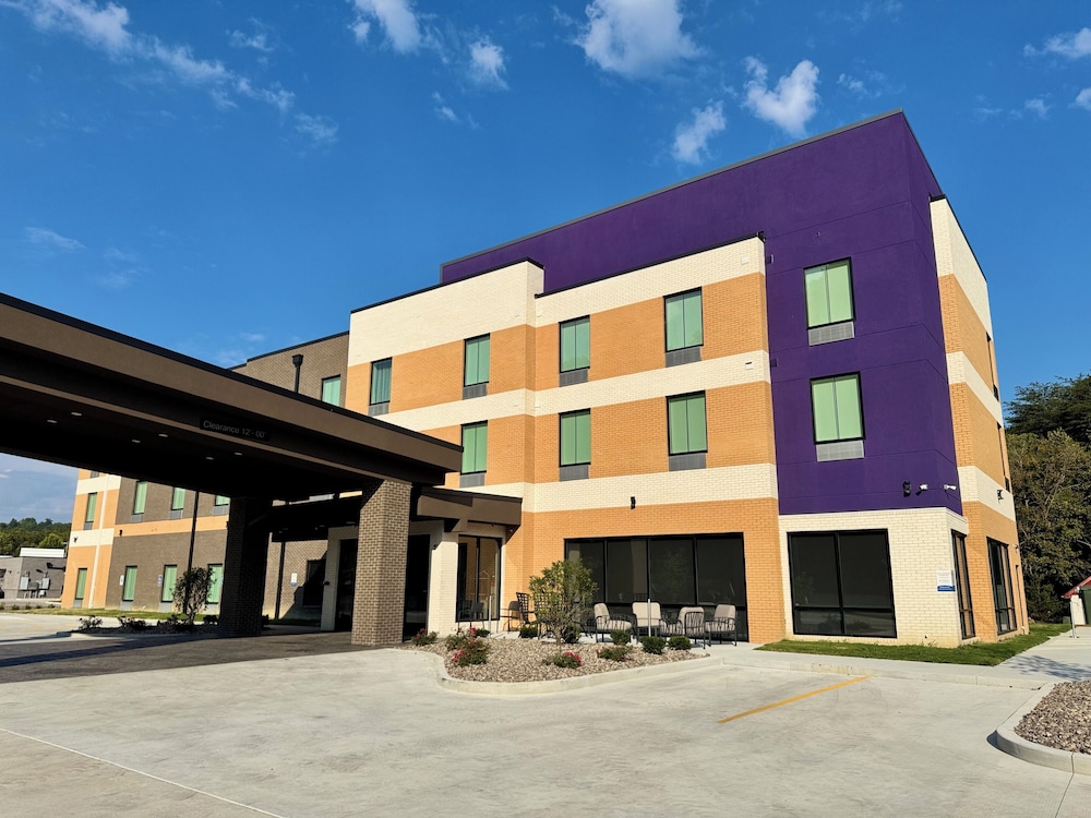 Sleep Inn & Suites Ashland City, TN 3/50