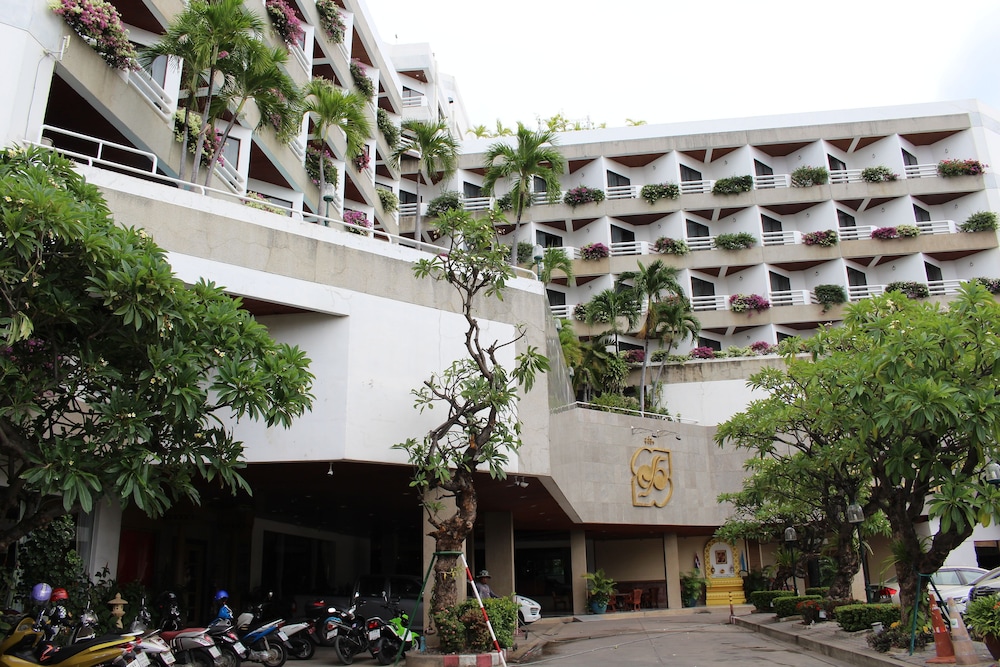 City Beach Resort in HUA HIN - CHA-AM