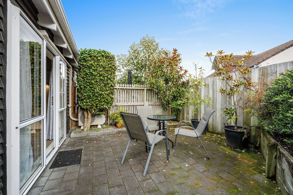 Cottage Mews Motel 44/72