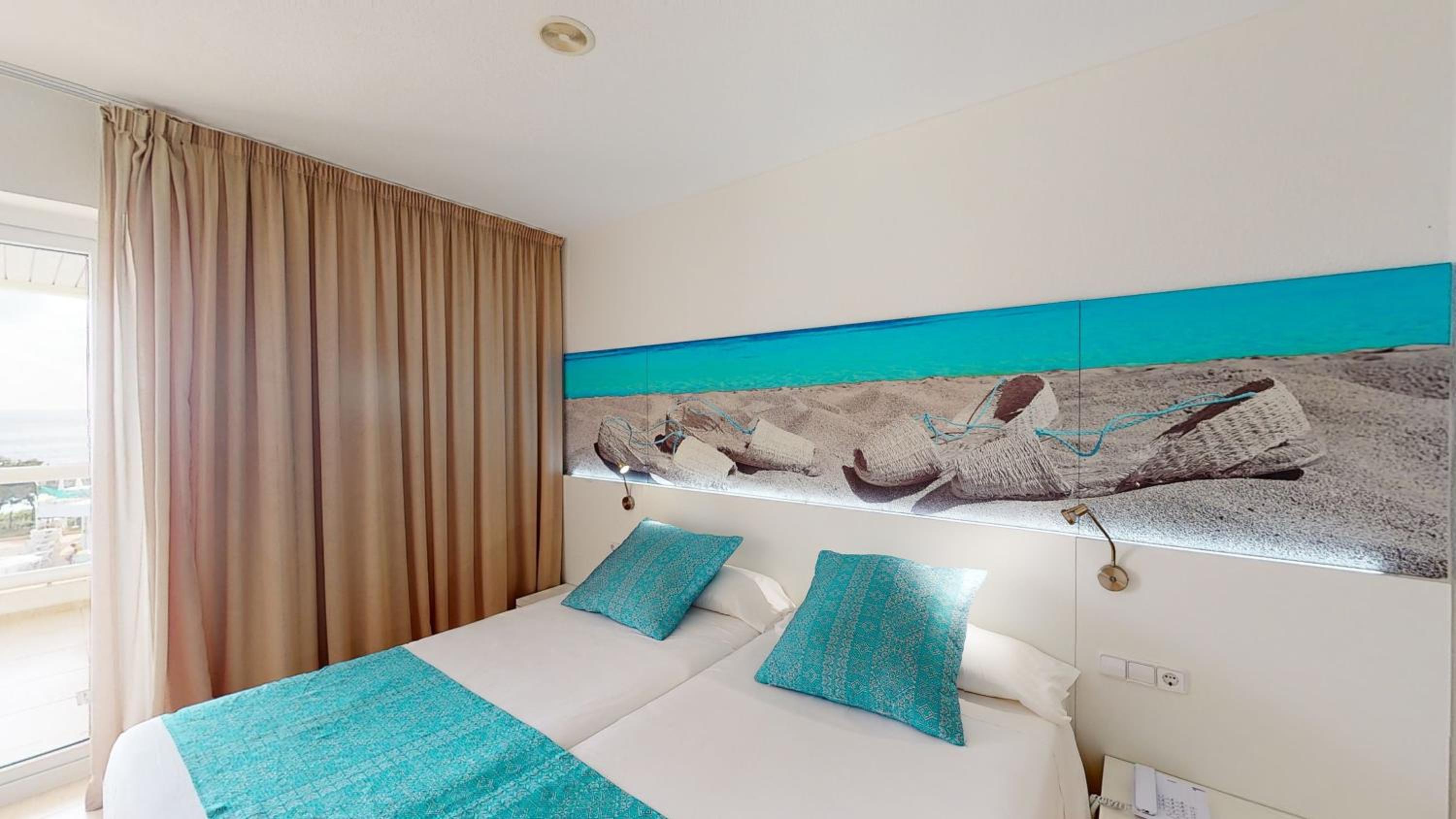 Suite, Sea Front