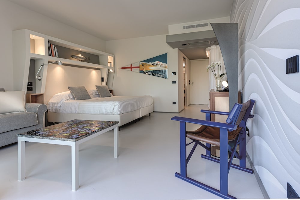Augustus Hotel and Resort 13/49