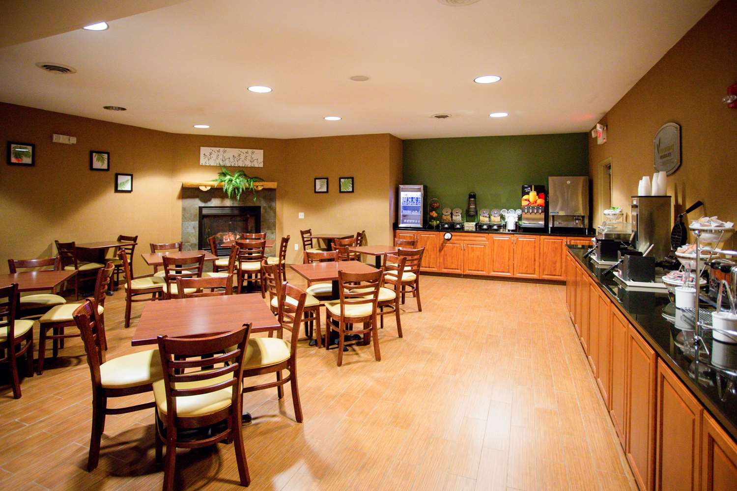 Sleep Inn & Suites Conference Center Eau Claire North 13/22
