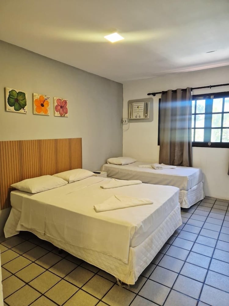 ROOM, DOUBLE BED