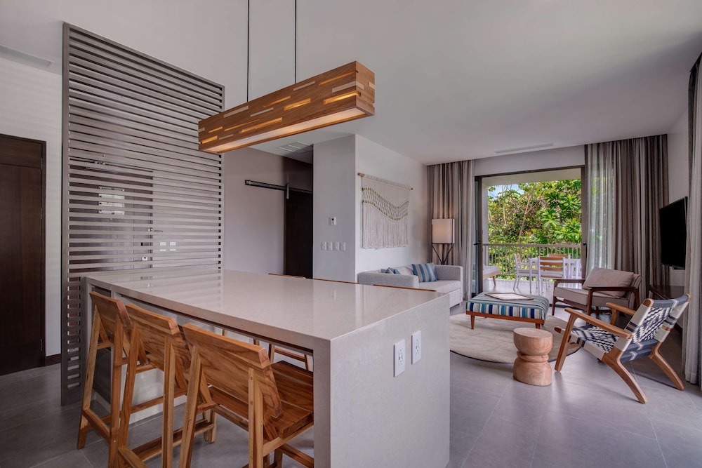 Botanika Osa Peninsula, Curio Collection by Hilton 60/73