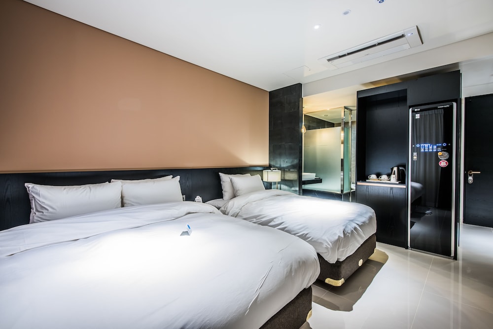 Rivertain Hotel 23/74
