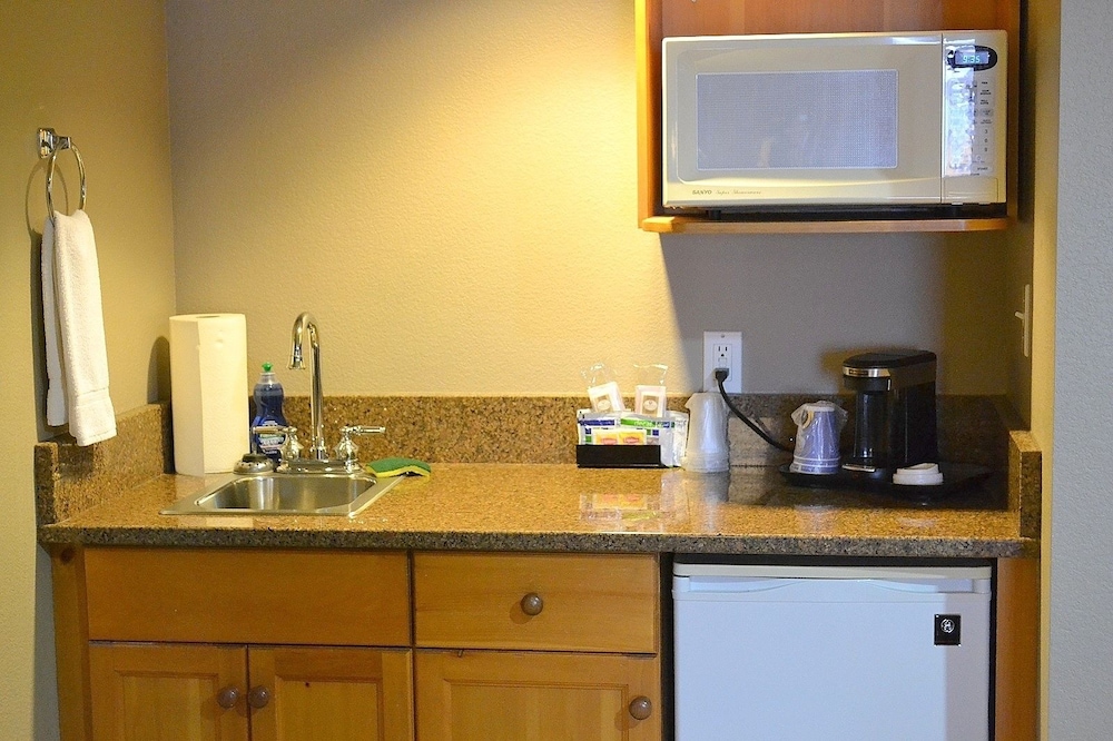 HOLIDAY INN EXPRESS HOTEL AND SUITES BOZEMAN WEST 63/75