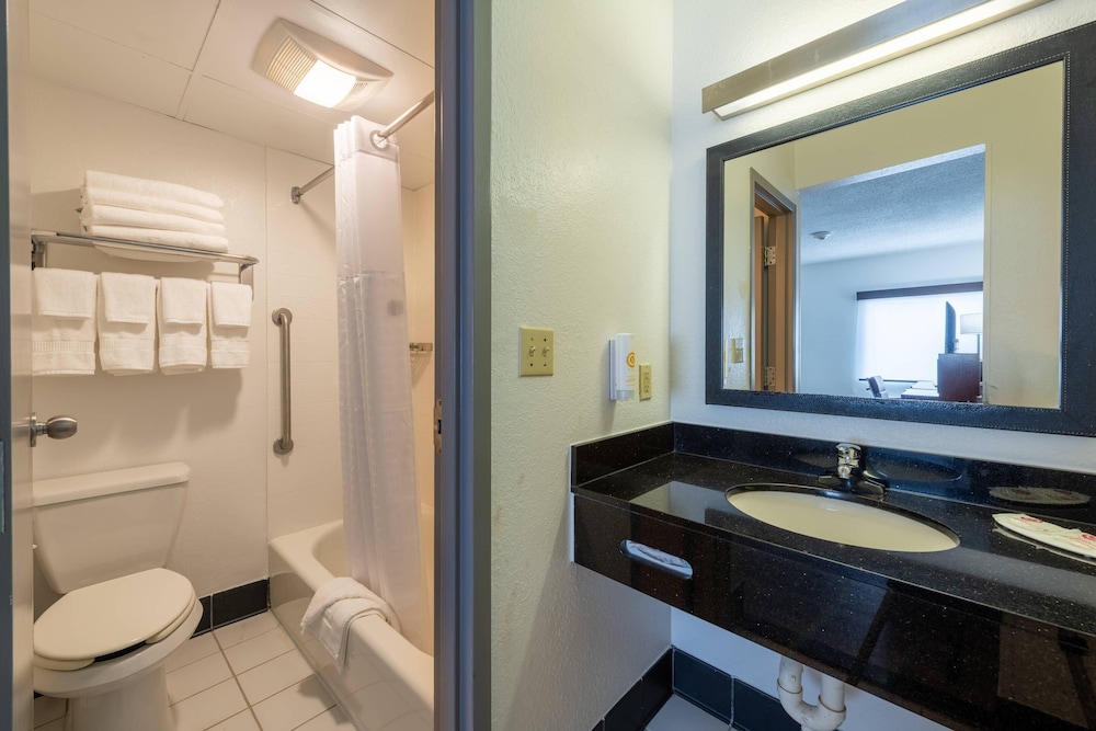 Comfort Inn - Dedham-Boston MetroWest 48/49