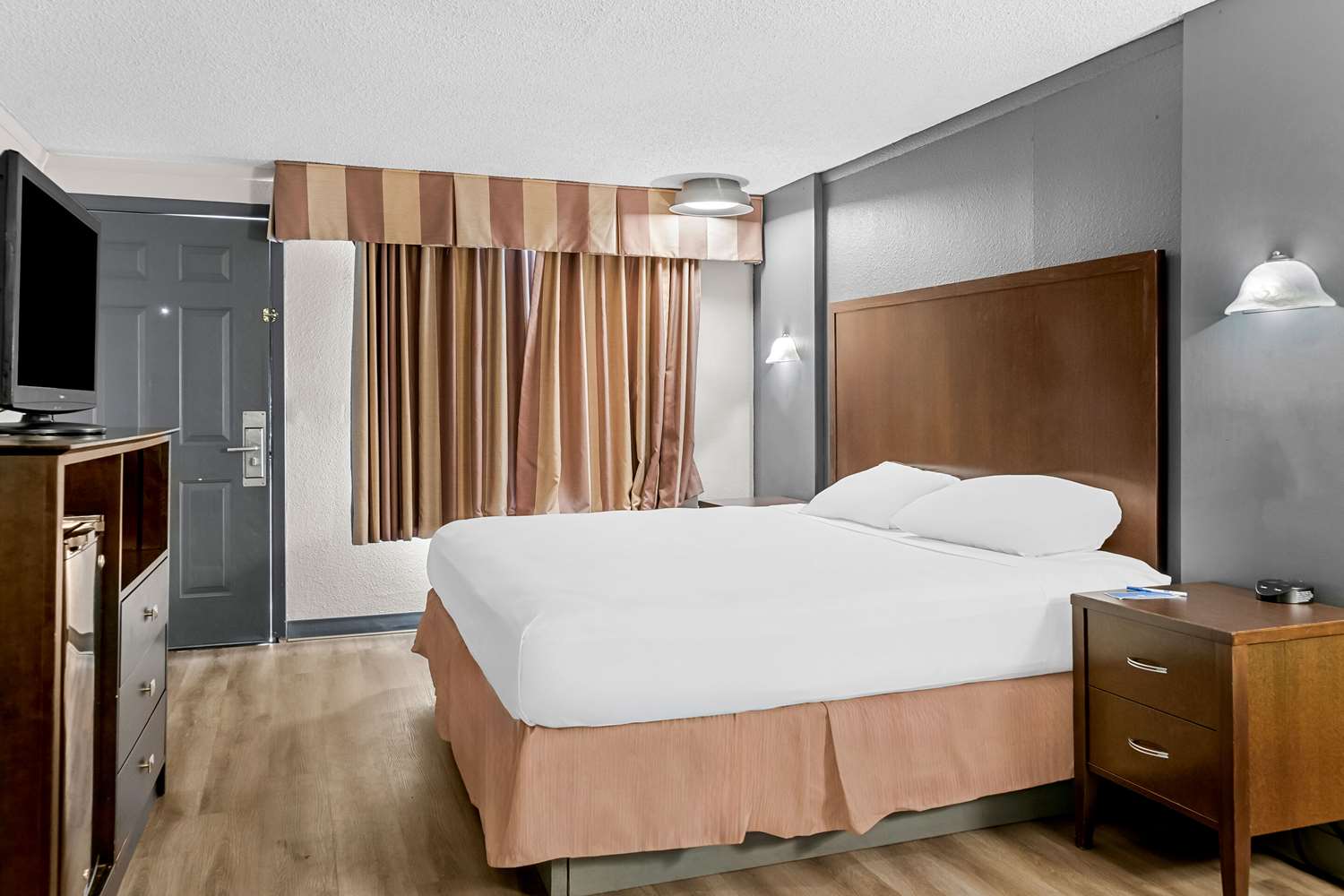 Rodeway Inn & Suites Saginaw I-675 4/14