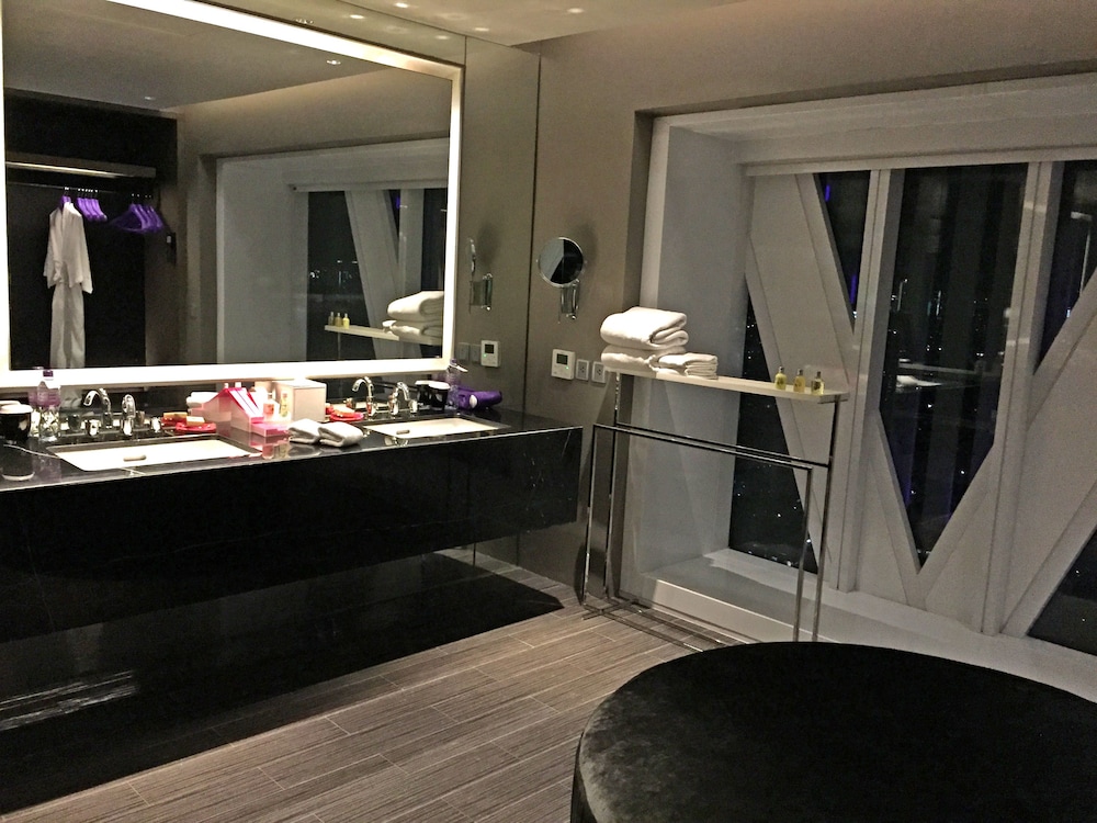 Mode Sathorn Hotel 71/73