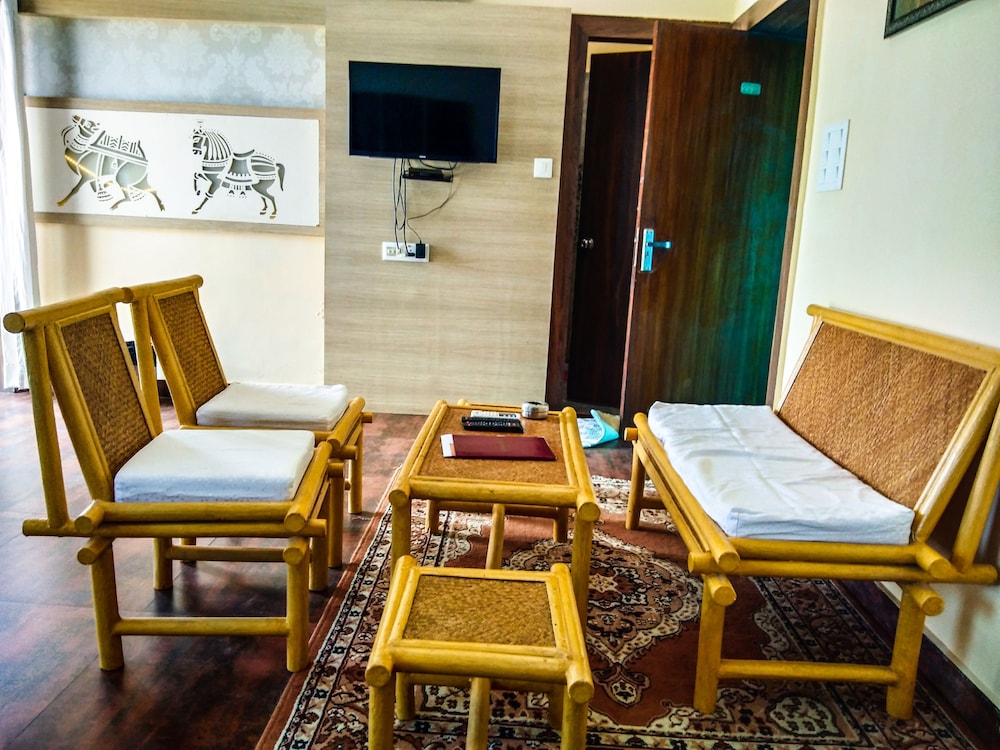 Dwivedi Hotels Sri Omkar Palace 28/37