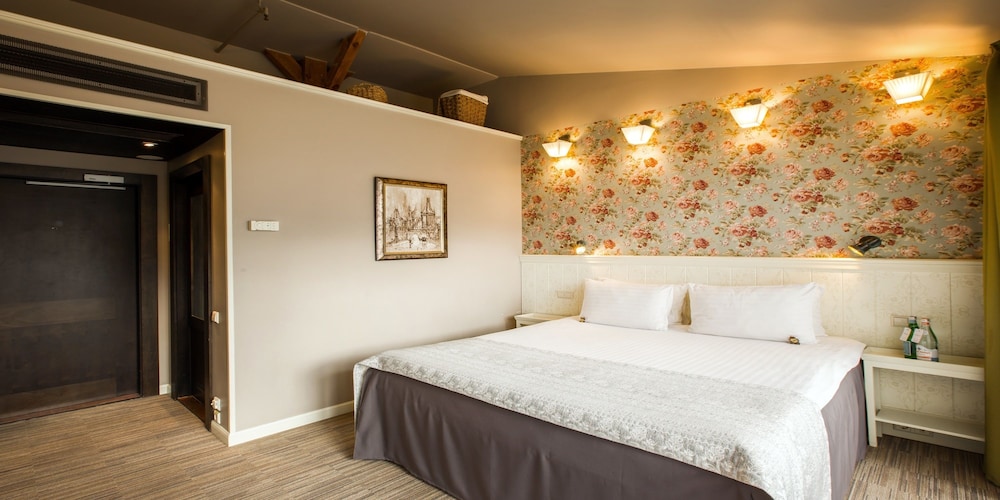 Promenade Hotel 18/53