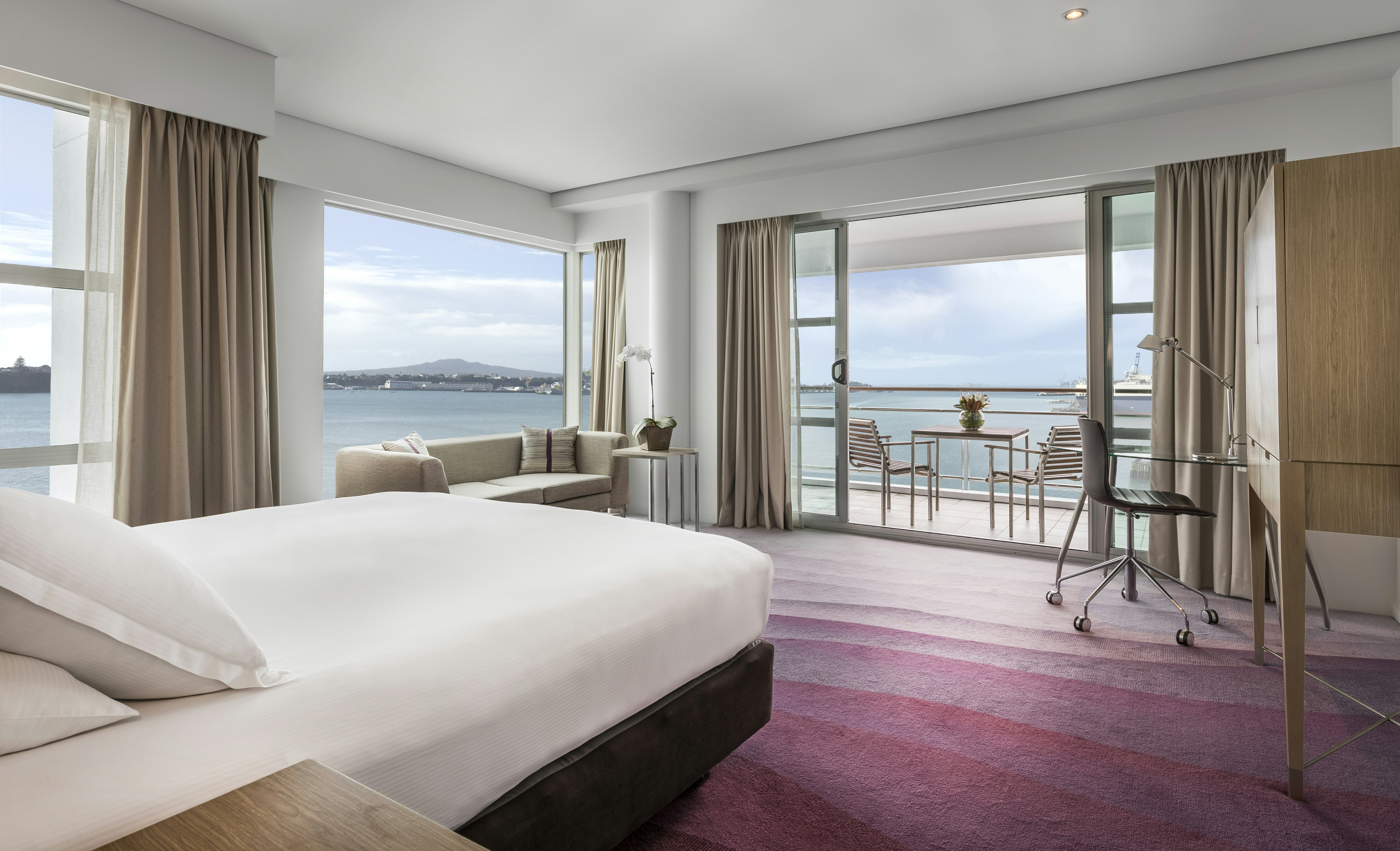 PLUS, DELUXE, HARBOUR VIEW