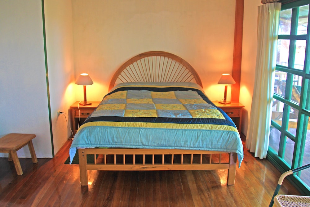 Galapagos Chalet 8/57