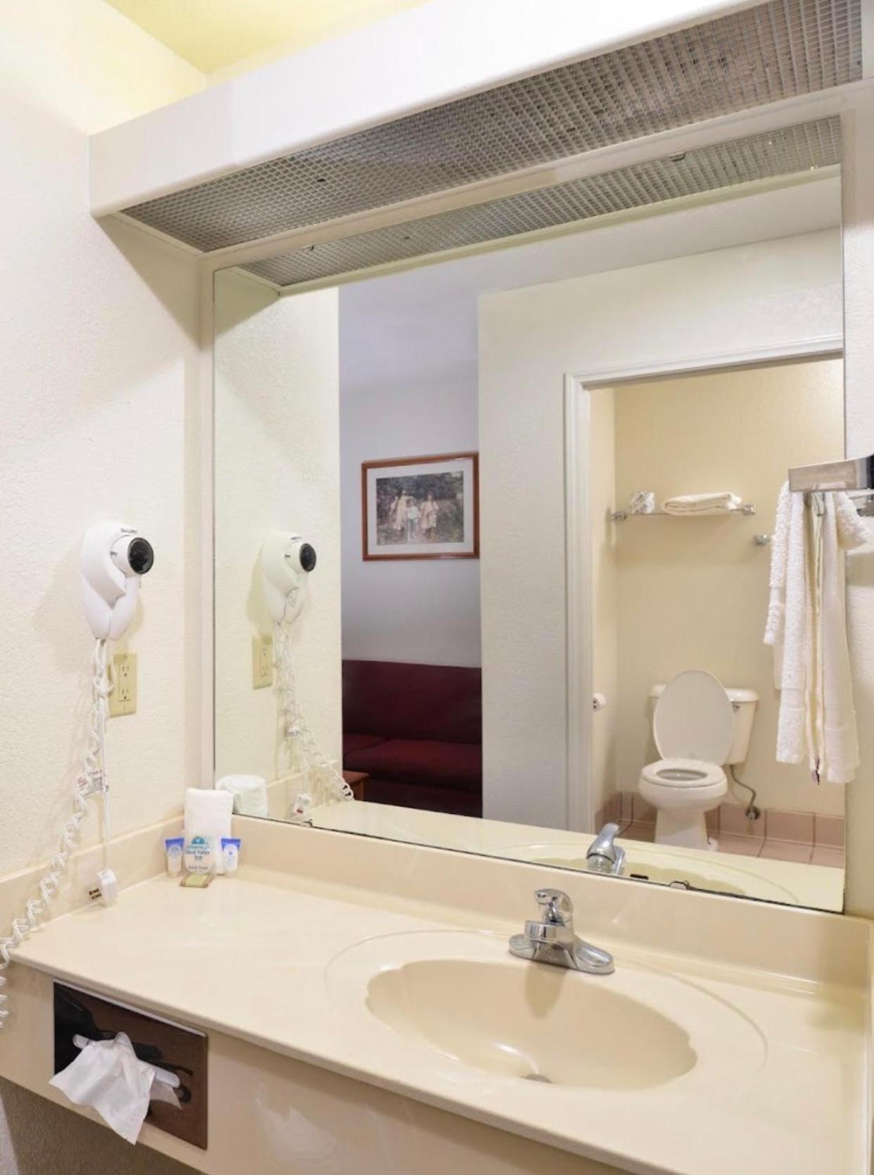 Comfort Crest Inn Smackover 18/18