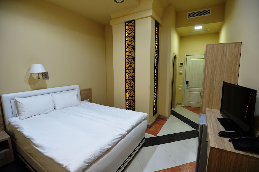 YEREVAN DELUXE HOTEL 16/61