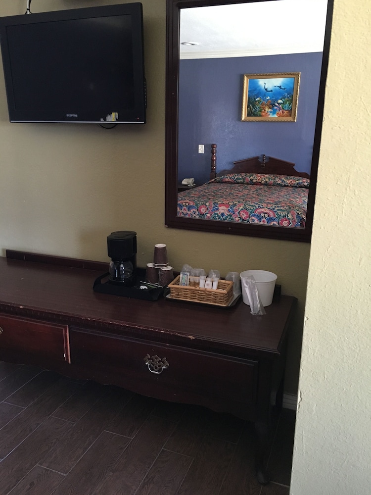 Hyde Park Motel 27/36