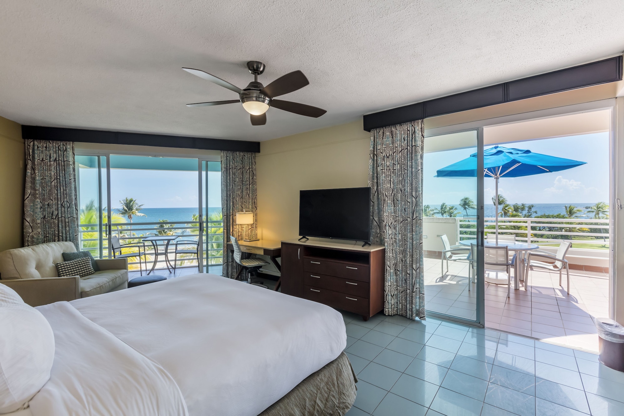 Studio, Suite, King Bed, Terrace