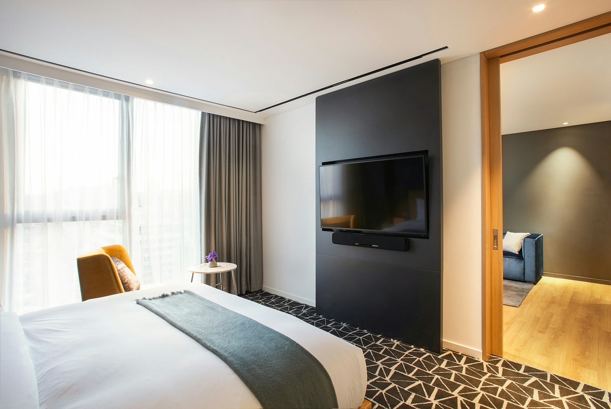 Suite, Corner