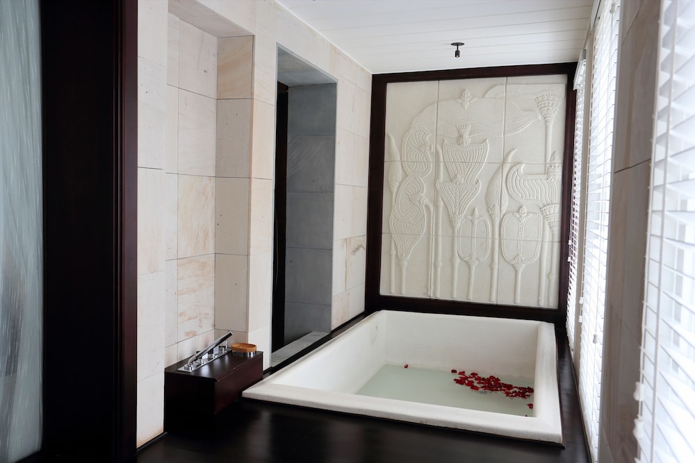 Arunreas Hotel 46/49