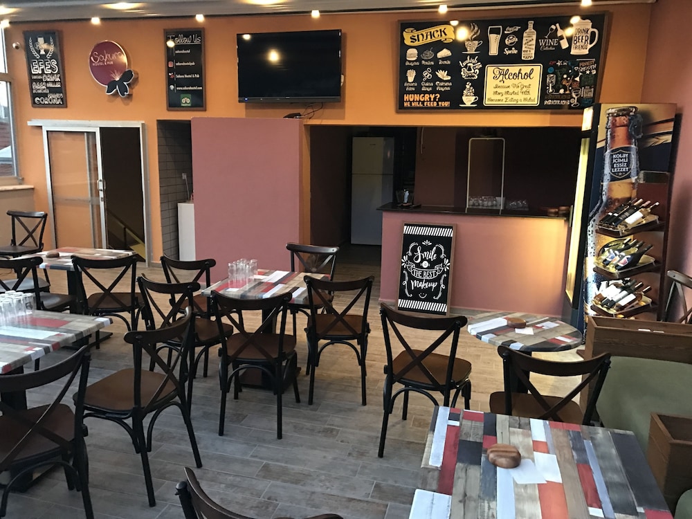 Sakura Hostel & Pub 76/88