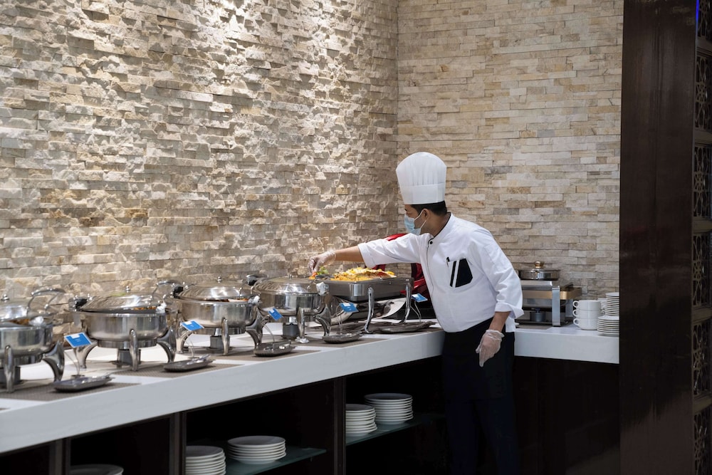 جولدن تيوليب بريدة(Golden Tulip Buraidah Al Qassim Hotel) 46/50