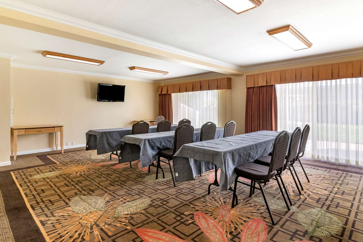Best Western Plus Garden Court Inn 48/54