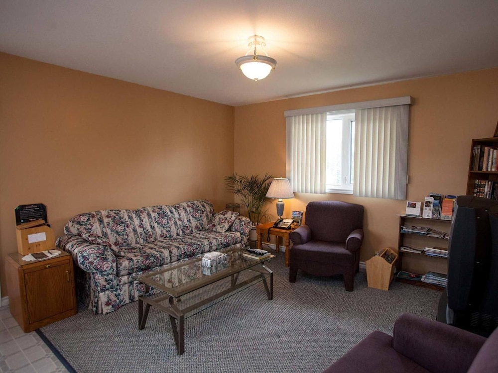 Midnight Sun Inn 26/47