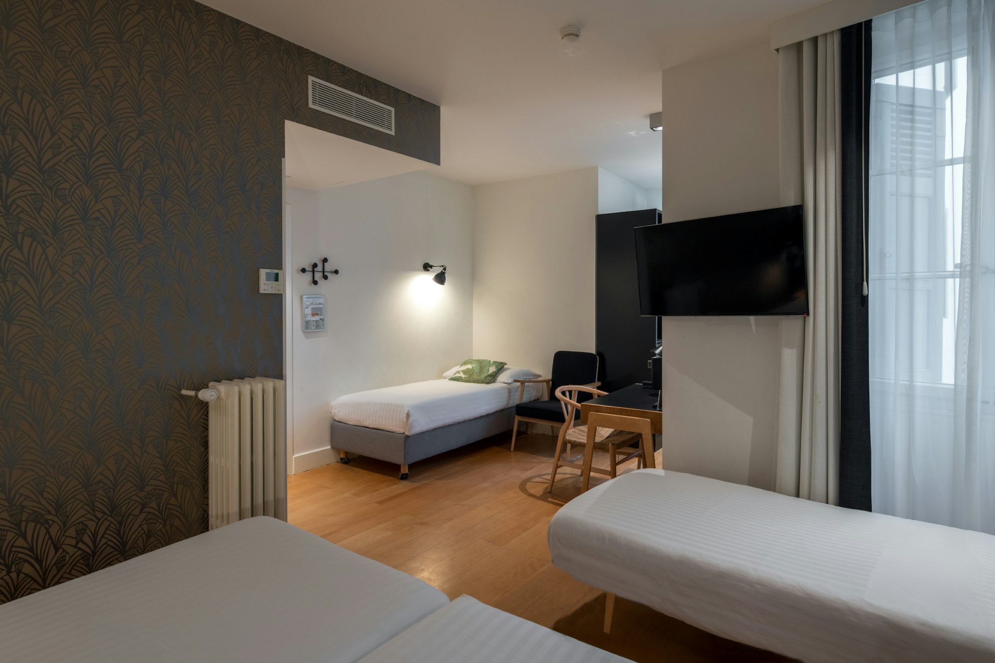 ROOM, QUADRUPLE