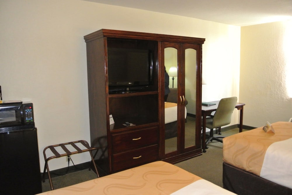 Quality Inn & Suites North Springfield MO 22/45