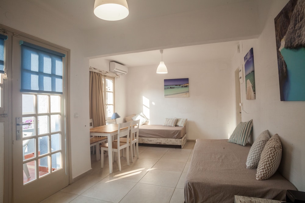 Erato Hotel 48/68